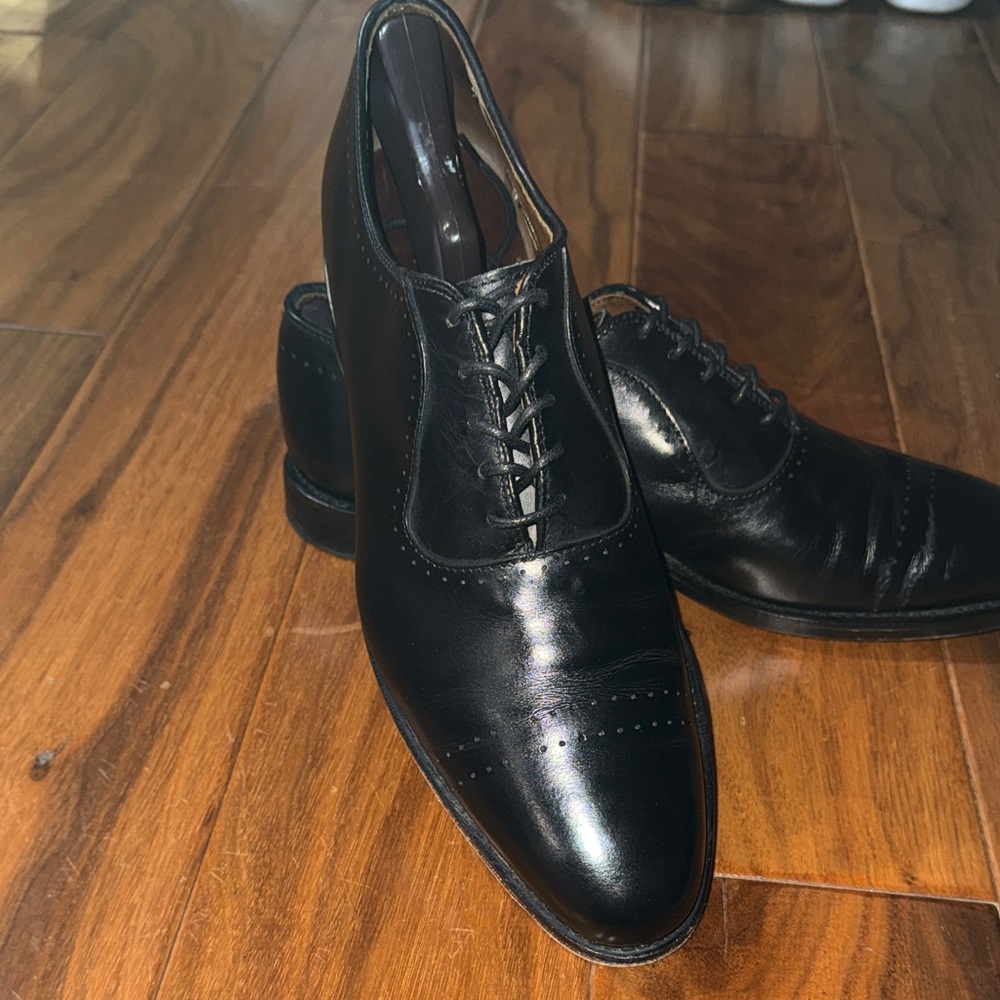 Elegant Black Allen Edmonds Vernon Men's Oxford Shoes - Picture 2 of 8